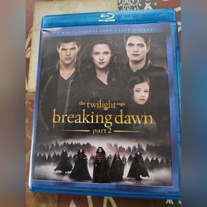 TWILIGHT: BREAKING DAWN PART 2 Blu-ray DVD. Pre-owned. Sold as is.